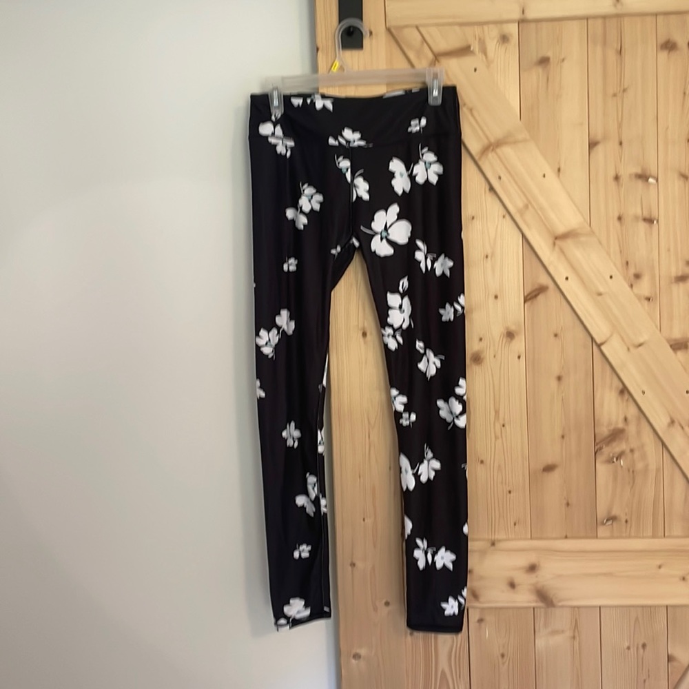 Fabletics long leggings black floral size s/m no tag